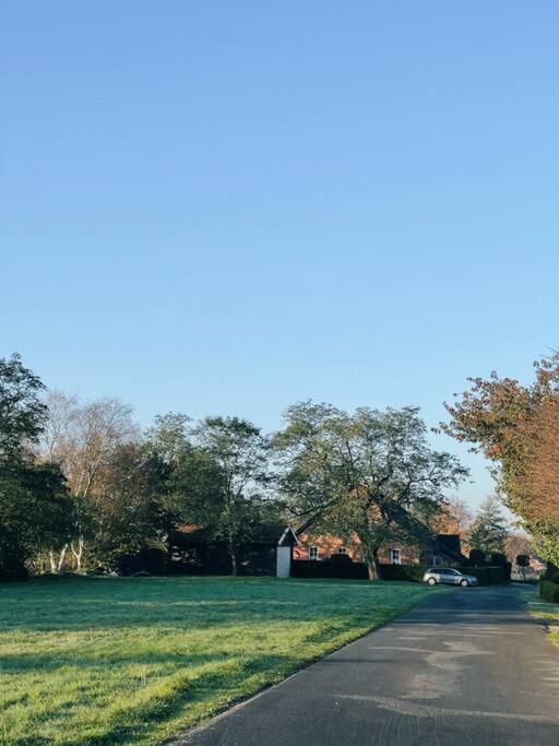 Huuske Lutten Uttied - Das Landleben Geniessen Moormerland Buitenkant foto